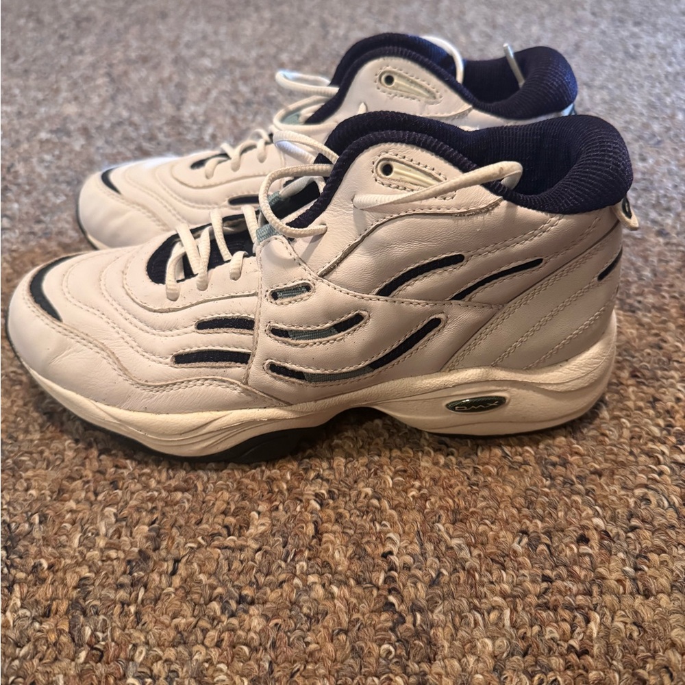 Vintage- Reebok DMX sneakers White‎ and Black Athletic 7.5 size Sneakers